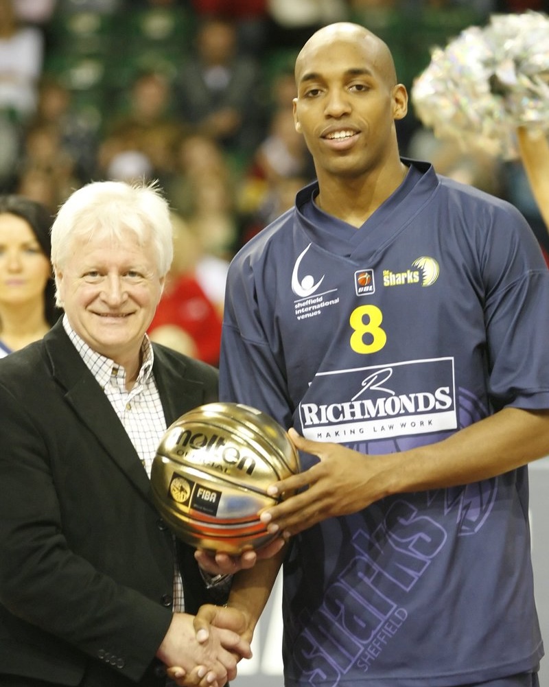 Jeff Bonds receiving BBL MVP award 2006–07