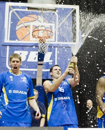 sharks-2009-10-cup-10.jpg